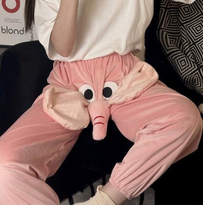 TrunkyPants™ – Elefantenrüssel-Pyjama